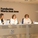 Modera: Patricia Amil Edreira, Responsable Didáctica Fundación María José Jove Ponentes: • Belén Curras Prado, Arquitecta y profesora de Máster Universitario de Arquitectura Sanitaria y Asistencial • Susana González Martínez, Responsable Colección Fundación María José Jove. “El arte como vehículo de canalización”