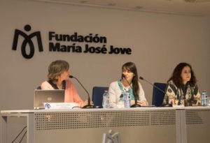 Modera: Rebeca Ponte, Coordinadora Docente de las Jornadas Ponentes: • Nadia Collette Birnbaum, Arteterapeuta en la U. Paliativos del H. Sant Pau de Barcelona. • María Isabel García Pérez, Arte-psicoterapeuta en los servicios del CNWL y NHS (National Heatlh Service) del Hospital de Hillingdon, Reino Unido.