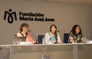 Mesa: Modera: Rebeca Ponte, Coordinadora Docente de las Jornadas Ponentes: • Nadia Collette Birnbaum, Arteterapeuta en la U. Paliativos del H. Sant Pau de Barcelona. • María Isabel García Pérez, Arte-psicoterapeuta en los servicios del CNWL y NHS (National Heatlh Service) del Hospital de Hillingdon, Reino Unido.