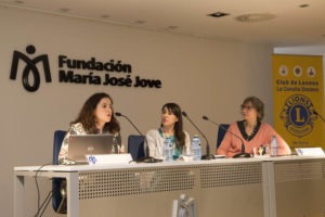 Modera: Rebeca Ponte, Coordinadora Docente de las Jornadas Ponentes: • Nadia Collette Birnbaum, Arteterapeuta en la U. Paliativos del H. Sant Pau de Barcelona. • María Isabel García Pérez, Arte-psicoterapeuta en los servicios del CNWL y NHS (National Heatlh Service) del Hospital de Hillingdon, Reino Unido.