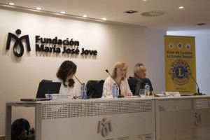 Modera: Yolanda Amor Boquete, Profesora del Hospital Materno Infantil Ponentes: • Miquel Izuel Curriá, Director del Máster en Arteterapia de la Universidad de Girona. Presidente de Grefart. • María del Río Diéguez, Coordinadora y profesora del Master en Arteterapia de la Universidad Complutense de Madrid.