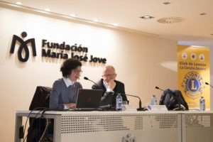 mesa con Cristina López Villar, Profesora de la Facultad de INEF en A Coruña