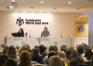 Ponentes: • Susana Pérez Llorente, Maestra de pintura japonesa Sumi-e. Arquitecta de Interiores y Diseñadora Gráfica. • Andrea Ruano Flores, artista plástica. Premio Fundación Villalar por sus “Cuadernos Negros”