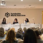 María Gorety Pazos González. Médico de Familia. Experta en Cuidados continuos y Paliativos. Servicio de Oncología Médica del Hospital de A Coruña • Adriana Ávila Álvarez, Profesora Investigadora de la UDC, Coordinadora del Proyecto “Los perros de terapia como facilitadores terapéuticos”