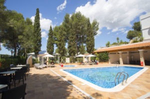 Lateral Piscina Hotel S'Argamassa