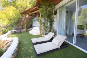 Tumbonas en Terraza de Habitación